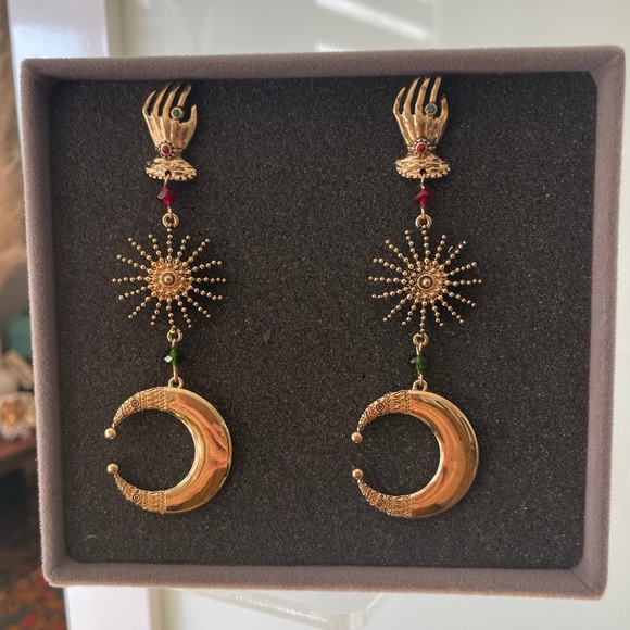 Nature Hand & Moon Statement Earrings - Ornate Dangles *Halloween Special* - Picture 11 of 13